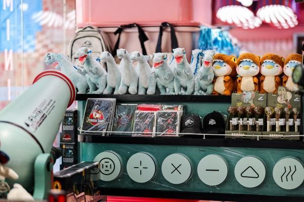 半岛官网顶奢商圈加快拥抱爱好消耗MINISO SPACE入驻南京德基
